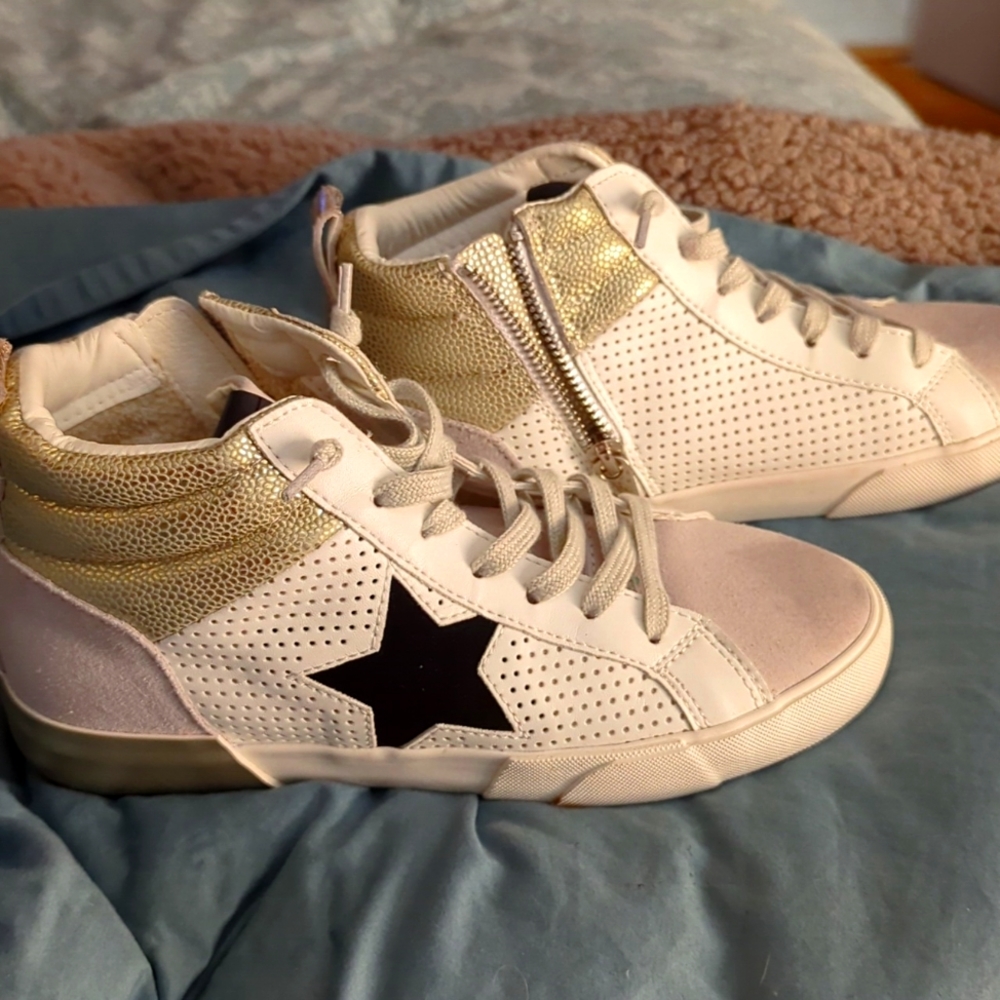 Size 7 vintage Havana sneakers high tops